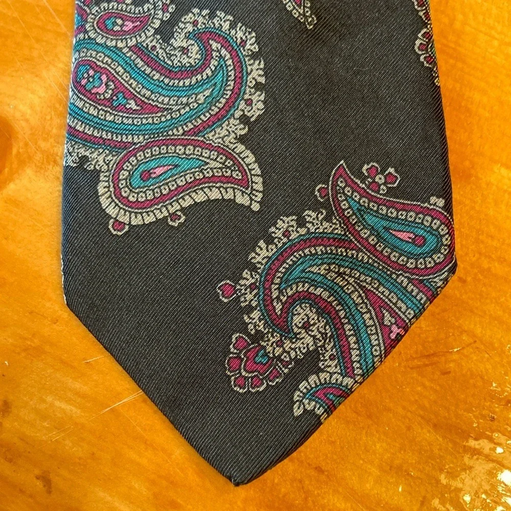 Robert Talbott‎ for Bachrachs Silk Paisley Tie Hand Printed Italy Made in USA